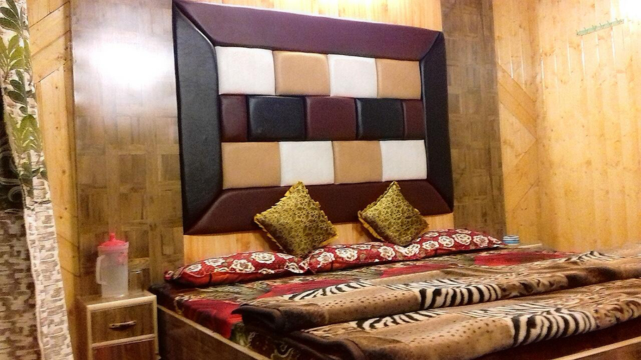 Bedroom 2, HOTEL MOMIN, Srinagar