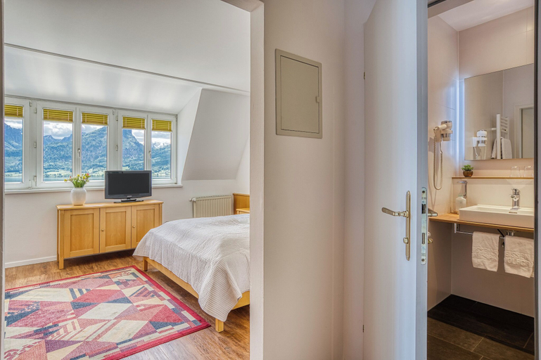 Bedroom 2, Romantik Residenz Ferienwohnungen Hotel Im Weissen Rössl, Gmunden
