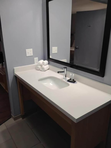 Bathroom 3, Battle Creek Hotel, Calhoun