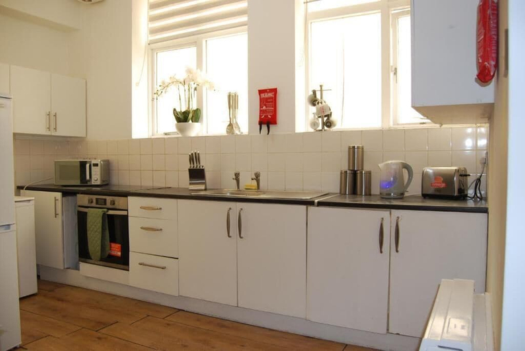 Private kitchen, Leicester Central Stay Near LRI and Uni, Leicester