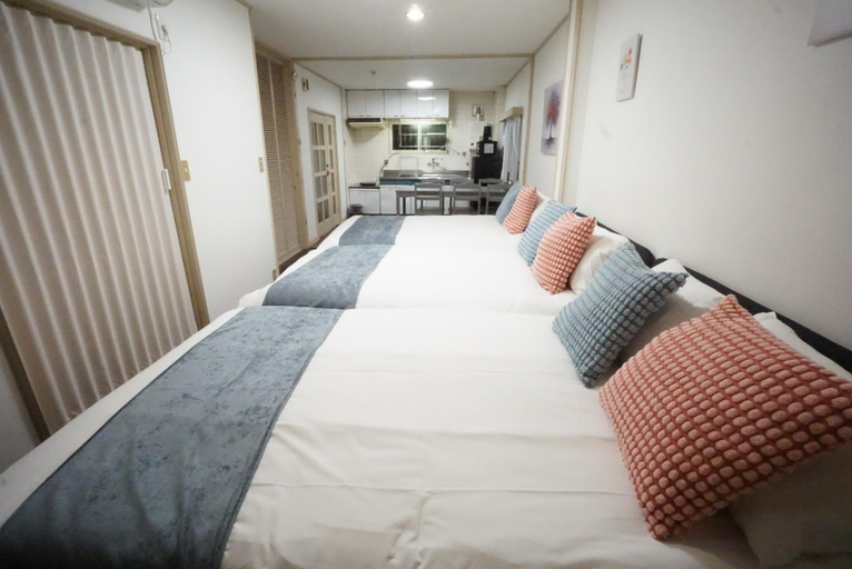 Others 3, Apartment House White Mansion 102, Osaka