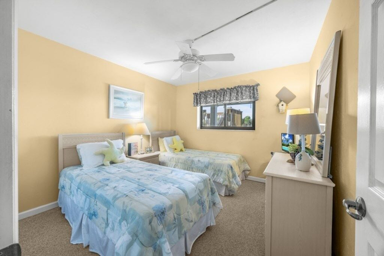 Room 3, Mariner Pointe 1082 2 Bedroom Condo, Lee