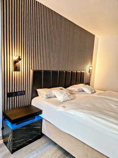 Bedroom 4, Hotel Am Kurpark, Heilbronn