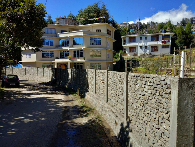 Exterior & Views