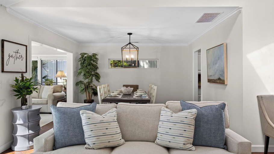 Interior 2, Wildwood Hideaway by Avantstay Deck + Fire Table Sea Pines, Beaufort