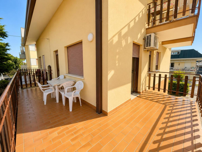 Others 4, Villa Loris, Udine