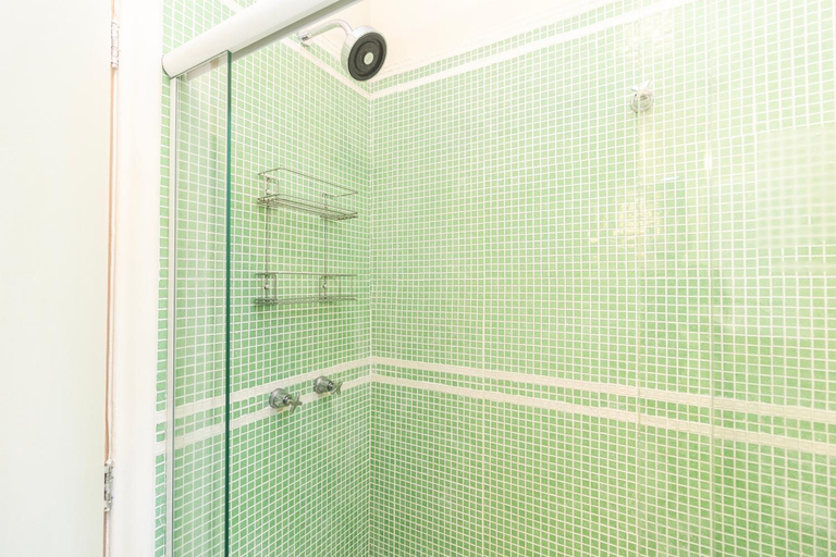 Bathroom, 100m da praia, 300m do metro, AC Portaria 24 horas, Rio de Janeiro