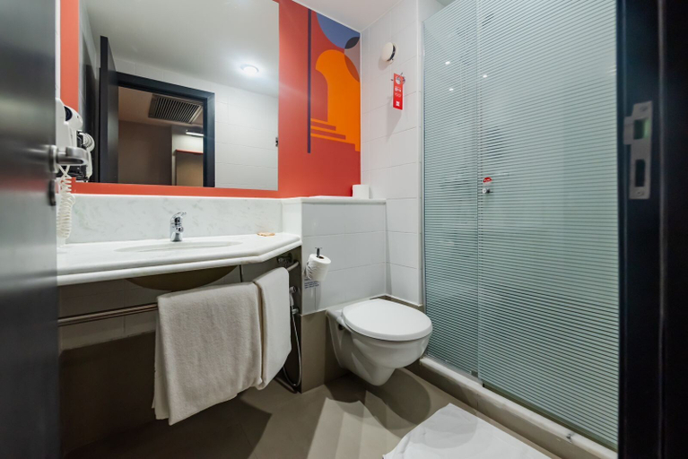 Bathroom 4, Ibis Guarulhos Aeroporto, Guarulhos