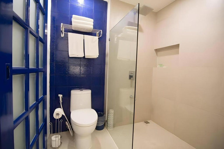 Bathroom 3, GT Hotel Boracay, Malay