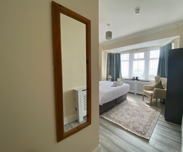 Room 2, 262 ocean manor, Blackpool