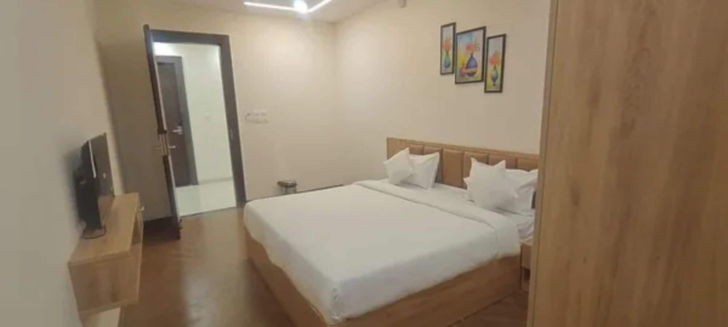 Room 4, Fabhotel Grand Shivaay, Indore