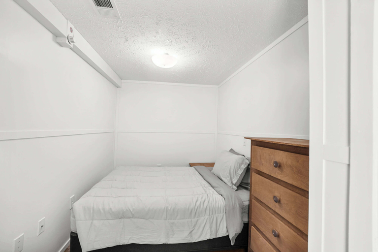 Room 5, Hungry Horse Hideout - Cozy Stay, Flathead