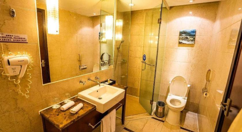 Bathroom 5, Xiamen Fortune Hotel, Xiamen