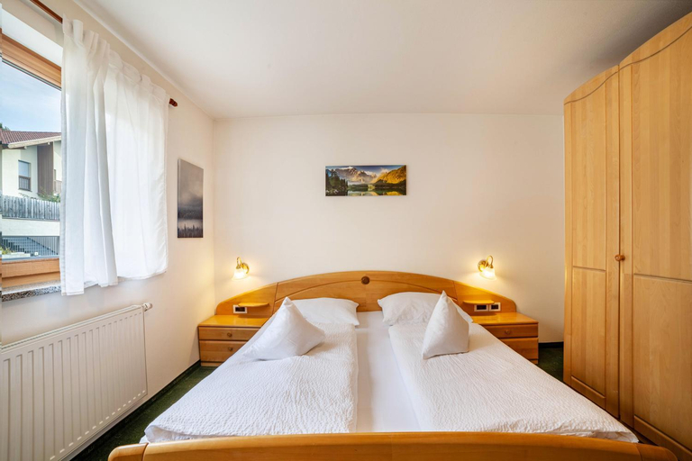 Bedroom 2, Hotel Klausthaler, Bolzano