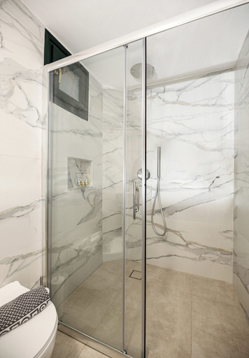 Bathroom 5, Naxos Palace Hotel, South Aegean