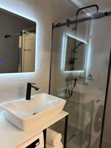 Bathroom, Apartment Seventeen - Blue Sky Tower, Batumi