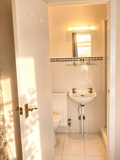Bathroom 3, The Coastyard Hotel and garden Chalets., West Sussex