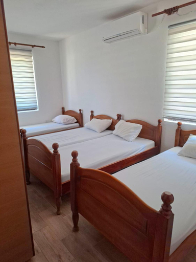 4, Sobe Knezevic