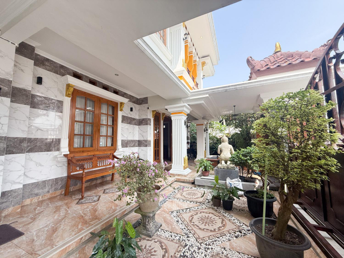 Exterior view 1, Urbanview Hotel Puri Gusti Ayu Gejayan, Sleman