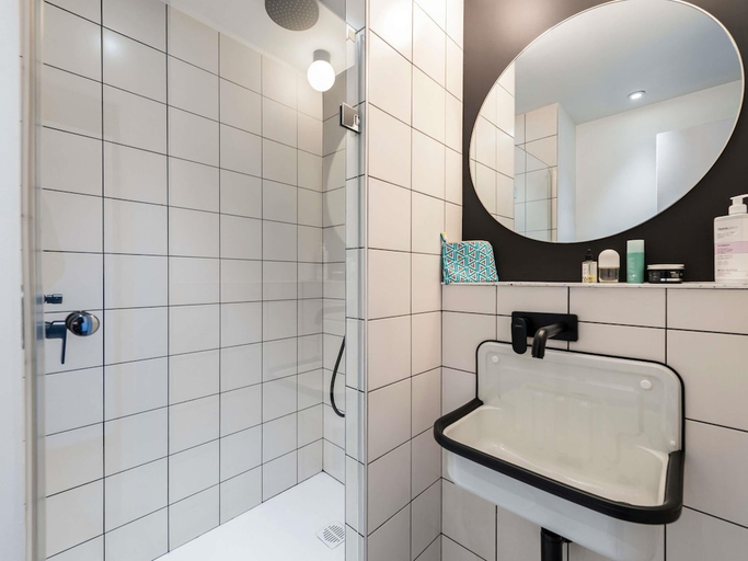 Bathroom 4, greet Montagnat Bourg-en-Bresse Sud Hotel, Ain
