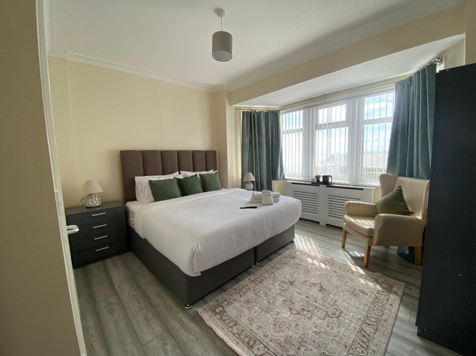Room 5, 262 ocean manor, Blackpool