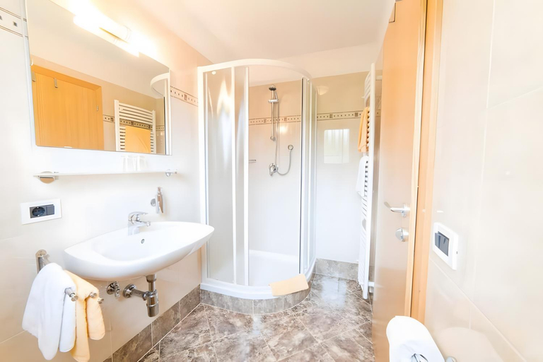 Bathroom 3, Hotel Klausthaler, Bolzano