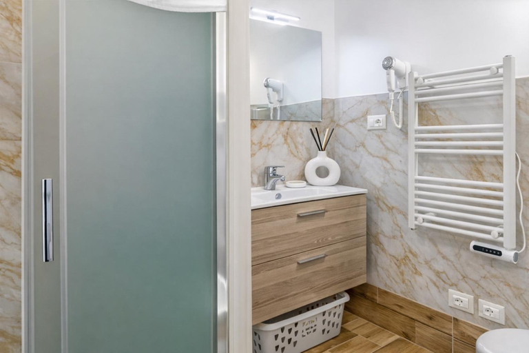 Bathroom 3, A Casa di Cicci, Massa Carrara