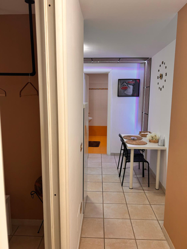 Others 2, B&B Crisalide, Bari