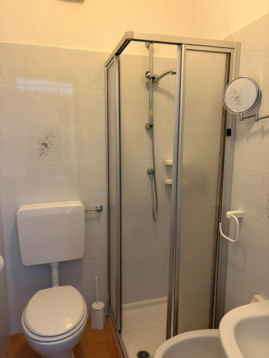 2, Albergo Nonaj, Vercelli