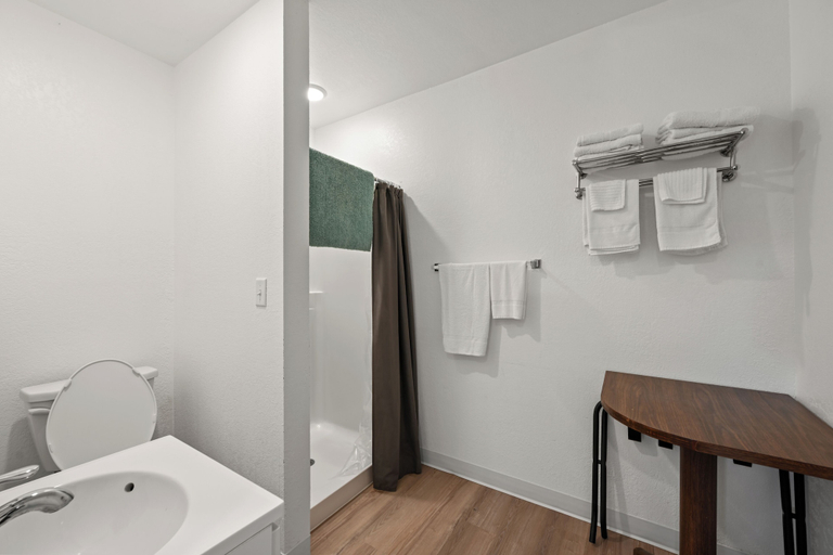 Bathroom 4, Eagle View Motel & Retreat, Clayton