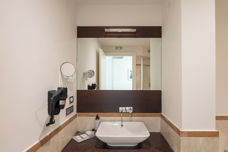 Bathroom 5, Smy Pisa Plaza, Pisa