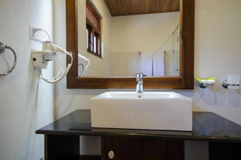 Bathroom 4, Okwin Resort - Nawalapitiya, Pasbage Korale