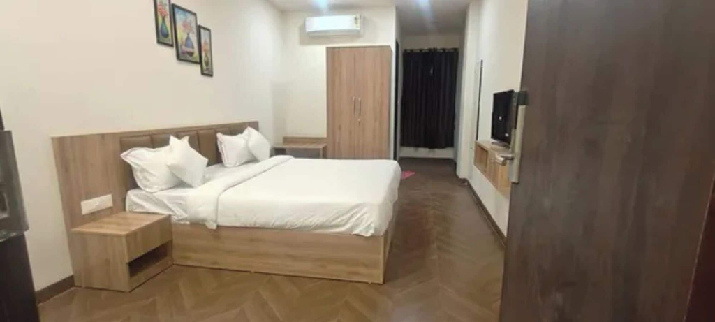 Room 3, Fabhotel Grand Shivaay, Indore