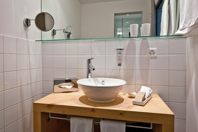 Bathroom 4, Hotel Donatz, Maloja