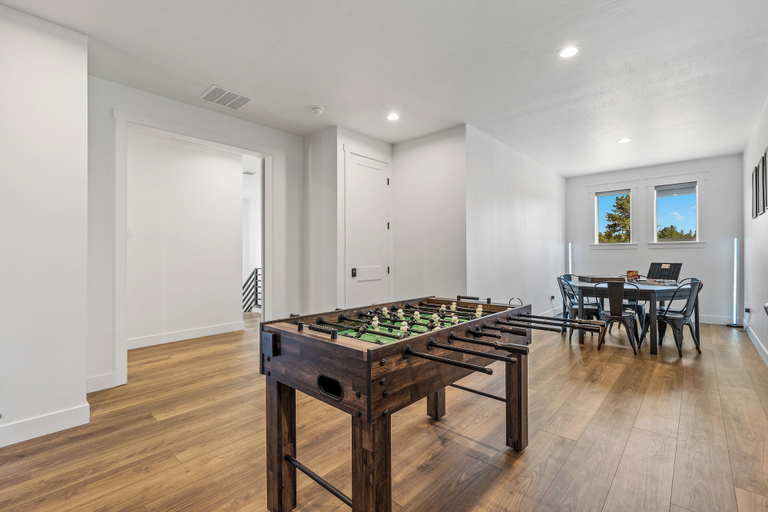 Game room, Valerian Flagstaff, Coconino