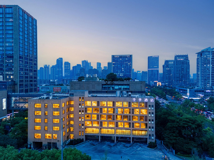 Exterior & Views
