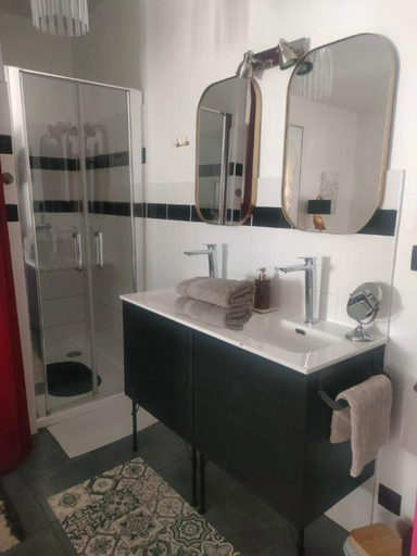Bathroom 2, Maison La Suite 27, Côtes-d'Armor
