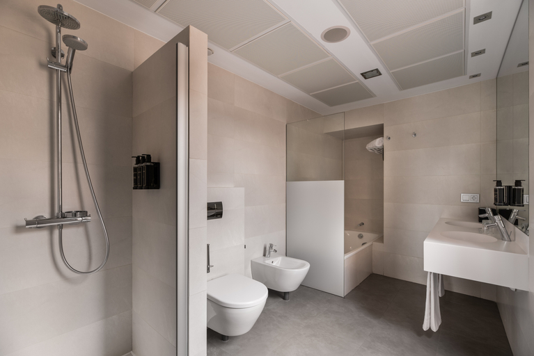 Bathroom 5, Eurostars Via de la Plata, León