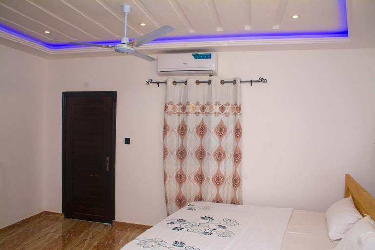 Room 5, residence the champion 2, Ouidah