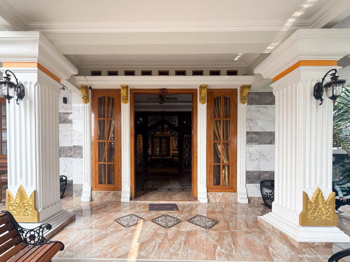 Entrance 5, Urbanview Hotel Puri Gusti Ayu Gejayan, Sleman