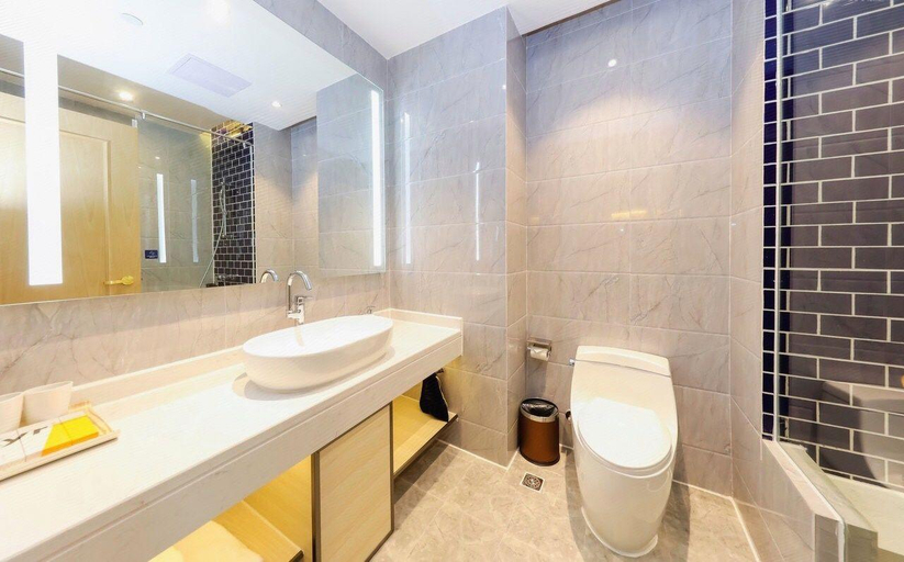 Bathroom 3, Kyriad Marvelous Hotel Zhongshan South District Convention Center, Zhongshan