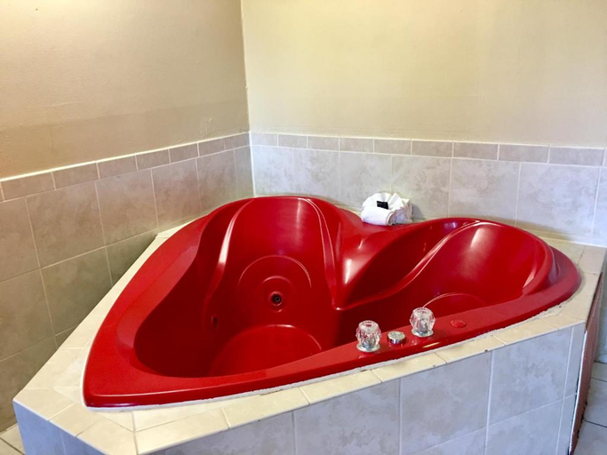 Bathroom 5, Red Carpet Inn Stamford, Fairfield