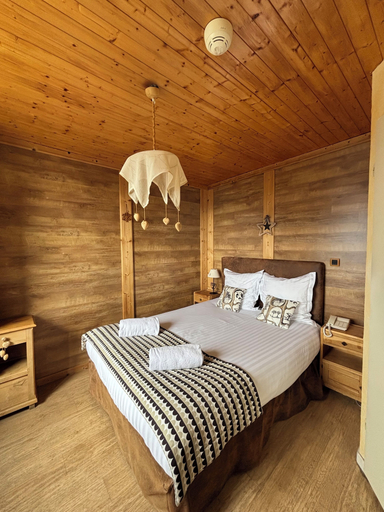 Room 4, Les Rochers Blancs, Haute-Savoie