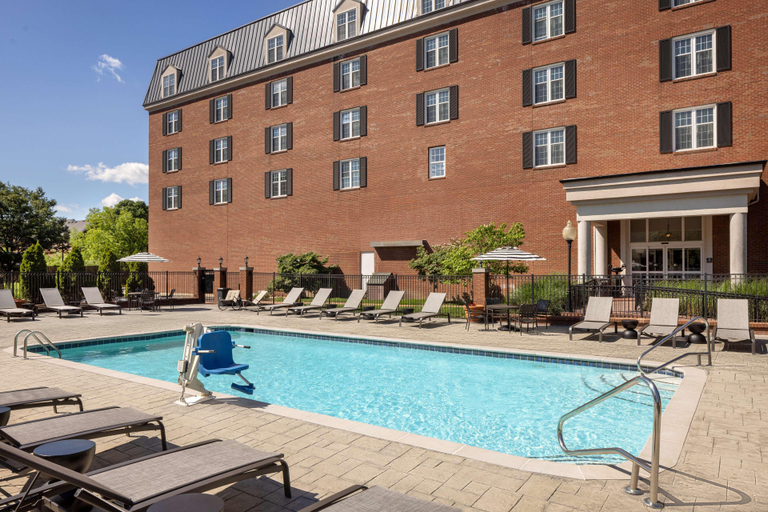 Sport & Beauty 3, Doubletree Guest Suites Lexington , Fayette