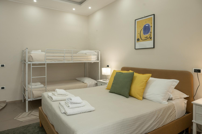Bedroom 2, Napoli Centro Rooms, Napoli