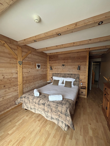 Room 5, Les Rochers Blancs, Haute-Savoie