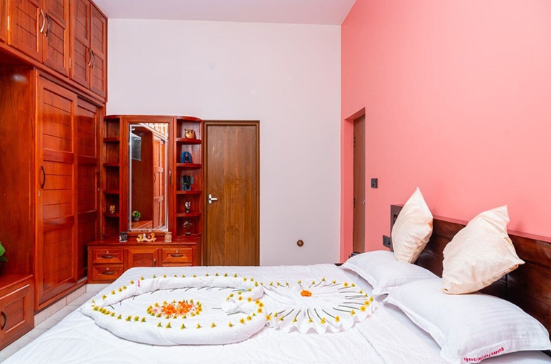 Room 2, Wooden Pearl Homestay, Kodagu