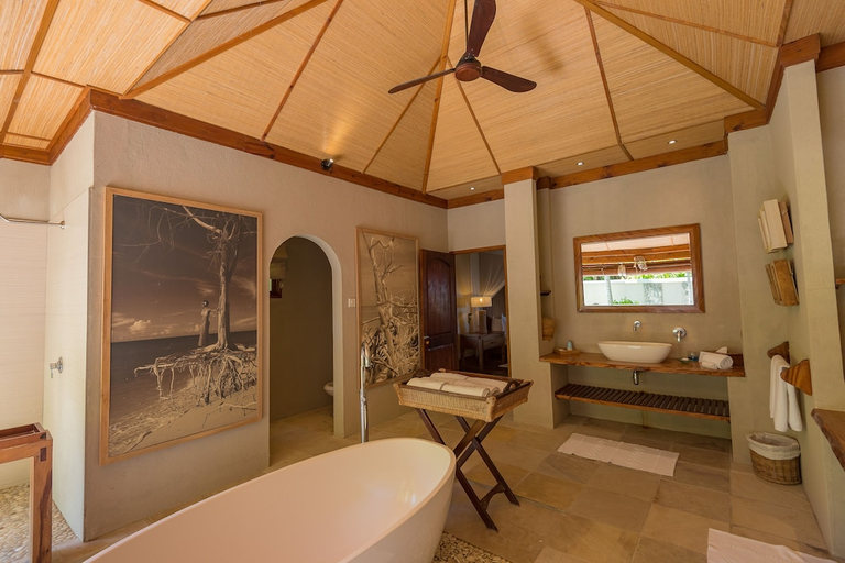 Bathroom 5, Denis Private Island