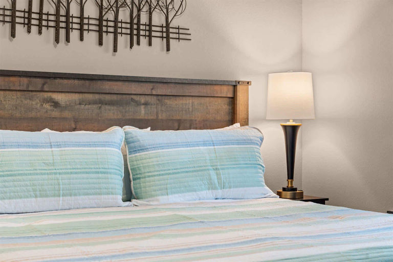 Room 2, 8 Tall Oaks - Tall Timbers Escape, Taney