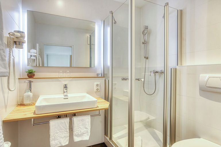 Bathroom 3, Romantik Residenz Ferienwohnungen Hotel Im Weissen Rössl, Gmunden